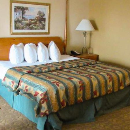 Magnuson Grand Pioneer Inn And Suites Escanaba Extérieur photo