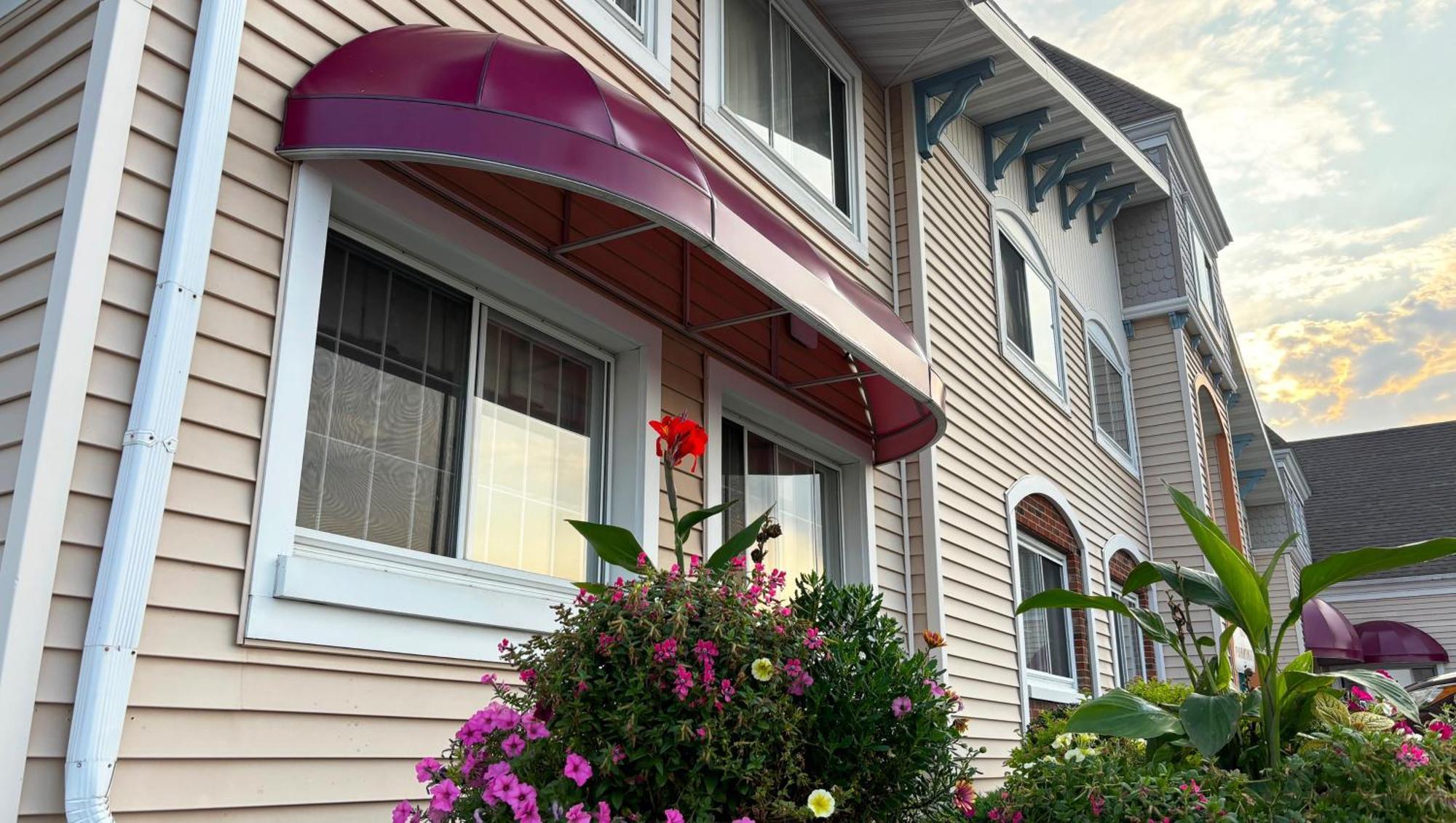 Magnuson Grand Pioneer Inn And Suites Escanaba Extérieur photo