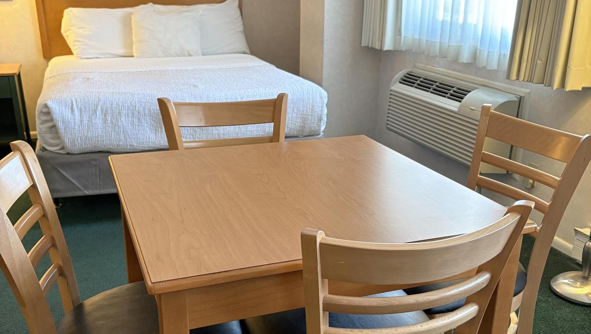 Magnuson Grand Pioneer Inn And Suites Escanaba Extérieur photo