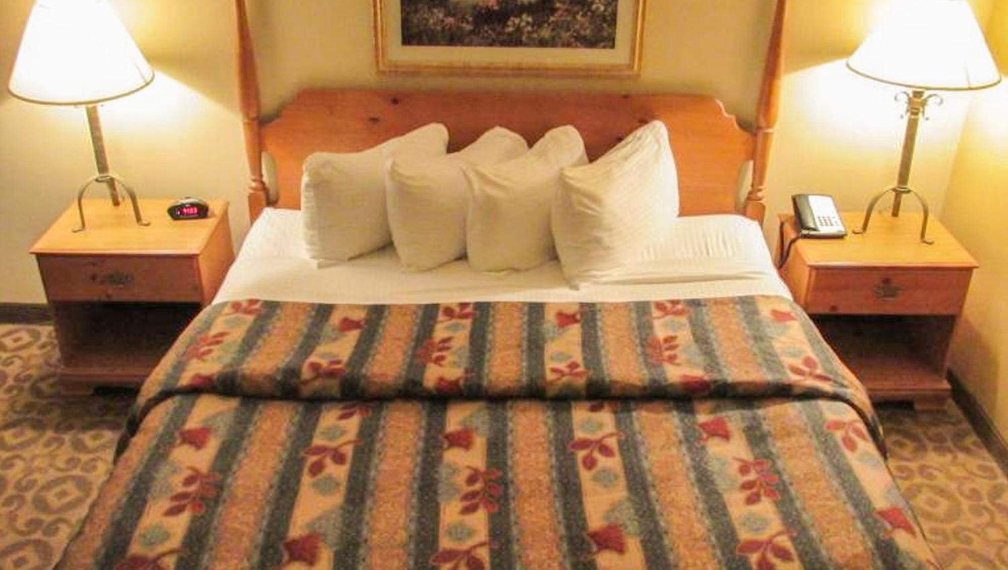 Magnuson Grand Pioneer Inn And Suites Escanaba Extérieur photo