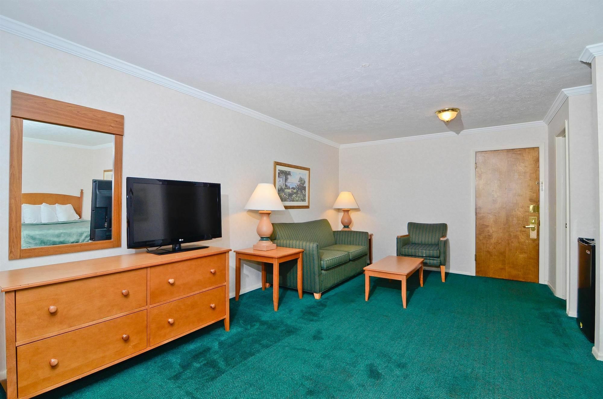 Magnuson Grand Pioneer Inn And Suites Escanaba Extérieur photo
